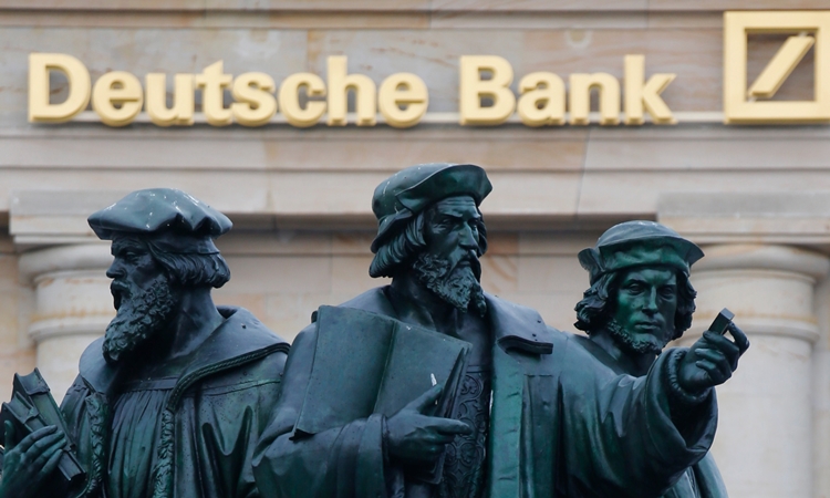 Η Deutsche Bank «κόβει» 3.400 πελάτες - Φωτογραφία 1