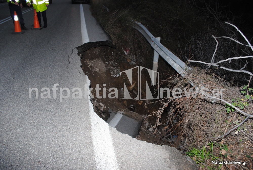 Άνω Βασιλική: Καθίζηση στο 19ο χιλ. της Εθνικής οδού Αντιρρίου Ιωαννίνων [video] - Φωτογραφία 1