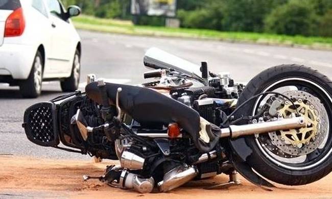 Σοβαρό τροχαίο με μοτοσυκλετιστές – Κρίσιμα στο Νοσοκομείο 24χρονος - Φωτογραφία 1