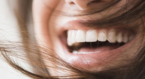 4 αποτελεσματικοί τρόποι για λευκότερα δόντια - Φωτογραφία 1