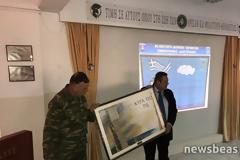 Το δώρο που έλαβε ο Πάνος Καμμένος στο Καστελόριζο (Βίντεο - Φωτό)