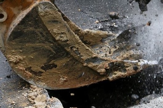Λακκούβα με διάμετρο … μισό μέτρο αποκαλύφθηκε στο Ηράκλειο [photos] - Φωτογραφία 1
