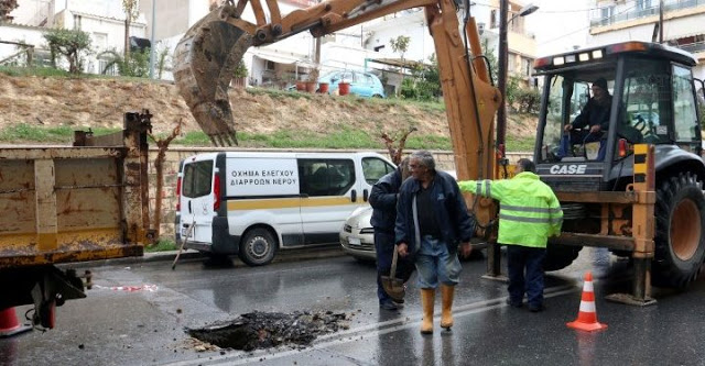 Λακκούβα με διάμετρο … μισό μέτρο αποκαλύφθηκε στο Ηράκλειο [photos] - Φωτογραφία 3