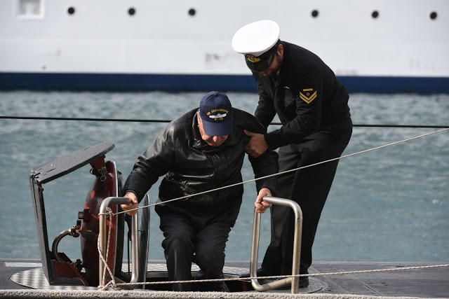 Φωτογραφίες από Επίσκεψη Κοινού σε Πολεμικά Πλοία για τον Εορτασμό του Αγ. Νικολάου στον Πειραιά - Φωτογραφία 12