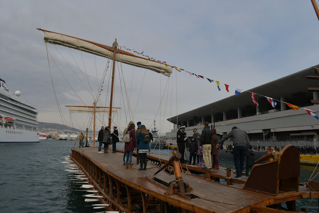 Φωτογραφίες από Επίσκεψη Κοινού σε Πολεμικά Πλοία για τον Εορτασμό του Αγ. Νικολάου στον Πειραιά - Φωτογραφία 9
