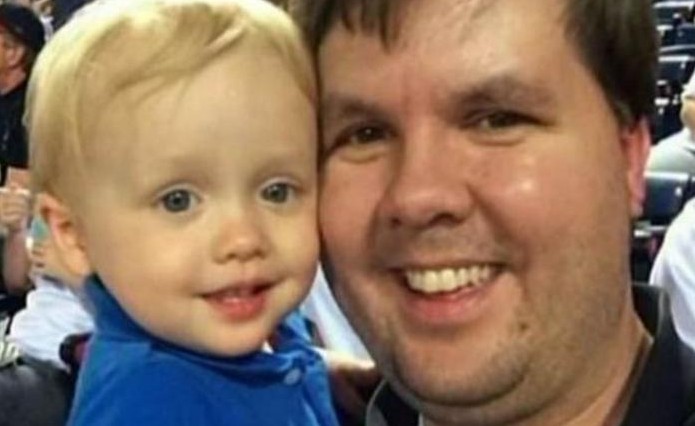 Ισόβια στον πατέρα που άφησε τον 22 μηνών γιο του να πεθάνει μέσα σε ζεστό αυτοκίνητο - Φωτογραφία 1