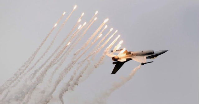 Εγκλωβισμένος στα ραντάρ ελληνικού F-16 Τούρκος πιλότος έριξε chaff και flares για να ξεφύγει - Φωτογραφία 1