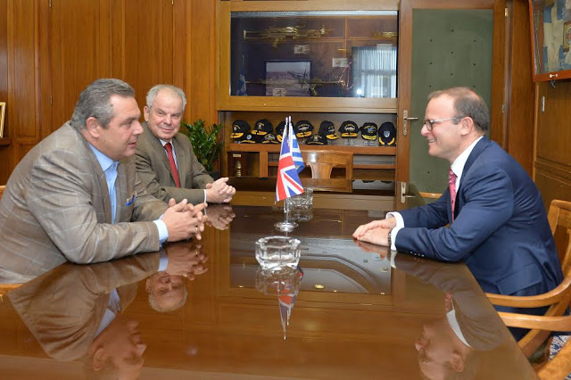 Συνάντηση ΥΕΘΑ Πάνου Καμμένου με τον Βρετανό πρέσβη John Kittmer - Φωτογραφία 1