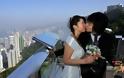 Στην Ιαπωνία οι νέοι δεν βρίσκουν συντρόφους και παντρεύονται τους... κολλητούς τους!.