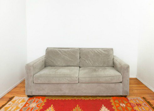 Διακοσμήστε τον βαρετό καναπέ σας σε 5 κινήσεις - Φωτογραφία 2
