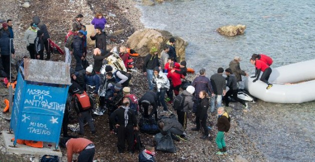 Άφιξη 200 προσφύγων μέσα σε τρεις ώρες στη Μυτιλήνη - Φωτογραφία 1