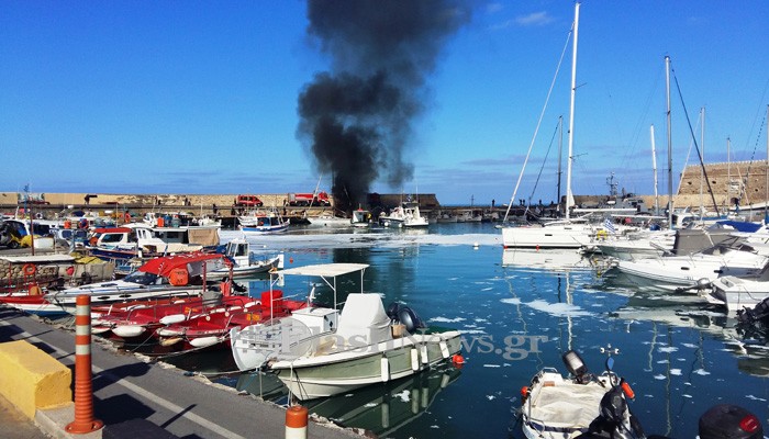 Κάηκαν δύο σκάφη στο λιμάνι του Ηρακλείου - Φωτογραφία 2