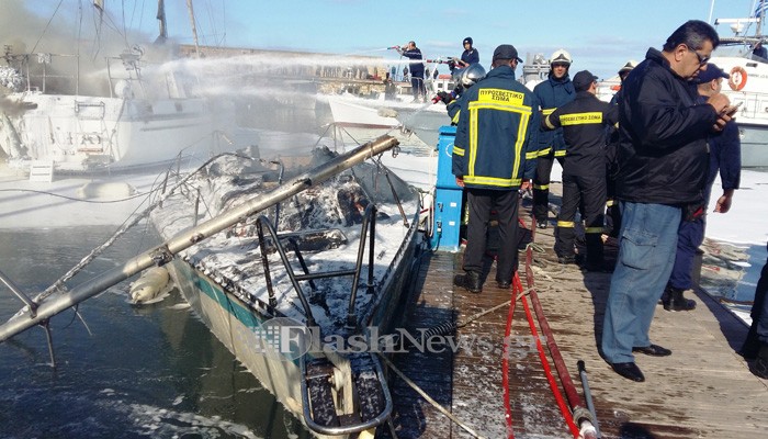 Κάηκαν δύο σκάφη στο λιμάνι του Ηρακλείου - Φωτογραφία 3