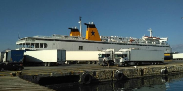 Κρήτη: Φεύγει το πλοίο με τα αγροτικά προιόντα…μετά τη λήξη της απεργίας της ΠΝΟ - Φωτογραφία 1