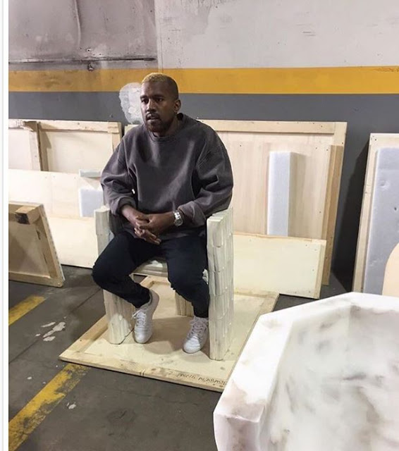 Η πρώτη δημόσια εμφάνιση του Kanye West μετά την κατάρρευσή του - Έβαψε τα μαλλιά του - Φωτογραφία 2