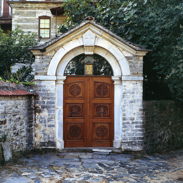9436 - Φωτογραφίες με πόρτες και παράθυρα από κτήρια του Αγίου Όρους - Φωτογραφία 10