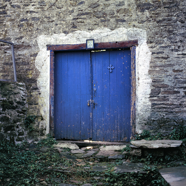 9436 - Φωτογραφίες με πόρτες και παράθυρα από κτήρια του Αγίου Όρους - Φωτογραφία 13