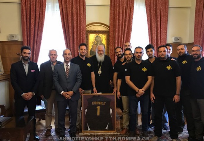 Η ομάδα μπάσκετ της Ιεράς Αρχιεπισκοπής στον Μακαριώτατο - Φωτογραφία 1