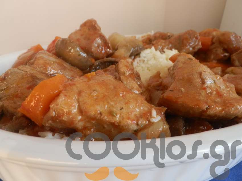 Η συνταγή της Ημέρας: Χοιρινό με κρεμμυδάκια στιφάδο και μανιτάρια - Φωτογραφία 1