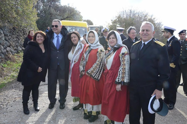 Ο ΥΕΘΑ Πάνος Καμμένος με τον Πρωθυπουργό Αλέξη Τσίπρα στη Νίσυρο και την Τήλο - Φωτογραφία 2