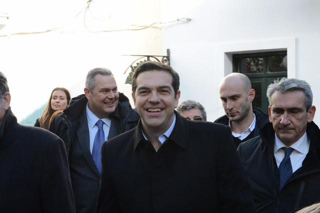 Ο ΥΕΘΑ Πάνος Καμμένος με τον Πρωθυπουργό Αλέξη Τσίπρα στη Νίσυρο και την Τήλο - Φωτογραφία 7