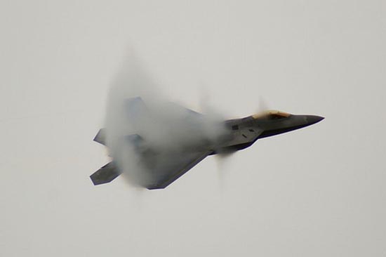 Μοναδικές εικόνες από πολεμικά αεροσκάφη τη στιγμή που σπάνε το φράγμα του ήχου... - Φωτογραφία 4