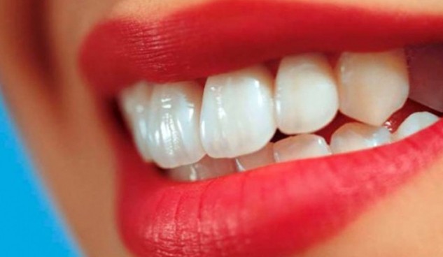 4 τροφές που λευκαίνουν τα δόντια φυσικά - Φωτογραφία 1