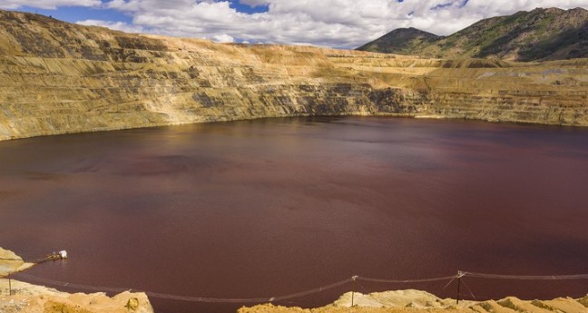 Πώς η λίμνη που σπέρνει το θάνατο μπορεί να κρύβει το μυστικό ενάντια σε ασθένειες - Φωτογραφία 1