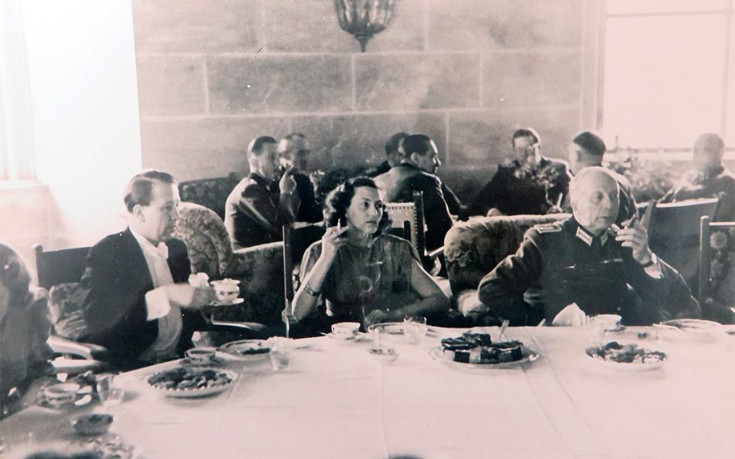 Η άγνωστη φωτογραφία με τον Χίτλερ σε γάμο αξιωματούχου των SS - Φωτογραφία 12