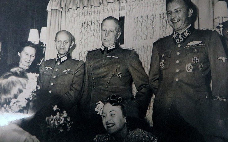 Η άγνωστη φωτογραφία με τον Χίτλερ σε γάμο αξιωματούχου των SS - Φωτογραφία 5