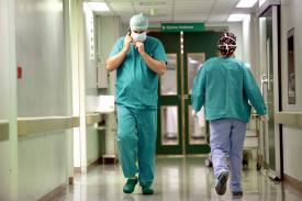 Δεκάδες χειρουργικές κλίνες κλειστές λόγω έλλειψης προσωπικού - Φωτογραφία 1
