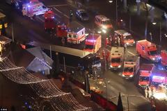 Τραγωδία στο Βερολίνο: 12 νεκροί και 48 τραυματίες απο την επίθεση στη χριστουγεννιάτικη αγορά - BINTEO