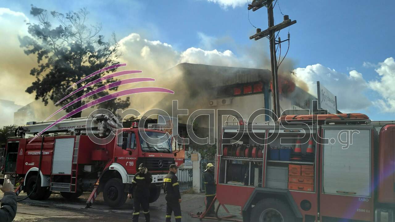 Κρήτη: Στάχτη και αποκαίδια άφησε πίσω της η φωτιά στο εργοστάσιο ξυλείας - Φωτογραφία 1