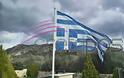 ΑΠΙΣΤΕΥΤΟ! Υποδέχθηκαν τον Τσίπρα με τη σημαία... ανάποδα σε χωριό της Κρήτης - Φωτογραφία 2