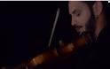 Σολίστ στο βιολί ο κούκλος γιος του μεγάλου Βασίλη Σαλέα [video]