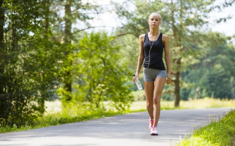 «Το περπάτημα με βοήθησε να χάσω βάρος» -Γυναίκες εξηγούν πώς τα κατάφεραν - Φωτογραφία 1
