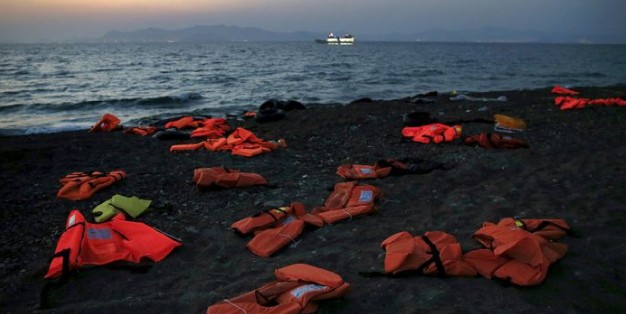 Αριθμός-ρεκόρ 5.000 νεκρών προσφύγων και μεταναστών στη Μεσόγειο το 2016 - Φωτογραφία 1