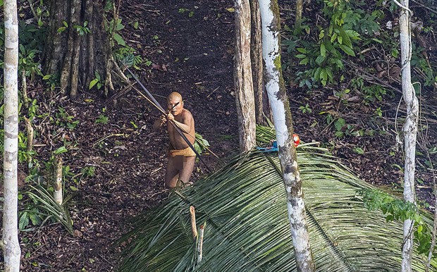 Το National Geographic φωτογράφισε άγνωστη φυλή του Αμαζονίου! - Φωτογραφία 3
