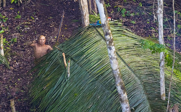 Το National Geographic φωτογράφισε άγνωστη φυλή του Αμαζονίου! - Φωτογραφία 5