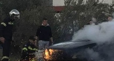 Λαμία: Ανάπηρος οδηγός εγκλωβίστηκε σε αυτοκίνητο που πήρε φωτιά - Φωτογραφία 1