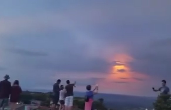 Περίεργο φαινόμενο στον ουρανό της Βραζιλίας – Που είναι ο Ήλιος; - Φωτογραφία 3