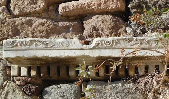 Το «σκουπιδαριό» στο παλιό λιμάνι Μυτιλήνης - Ο πολιτισμός μας αφημένος στην τύχη του  [photos] - Φωτογραφία 3