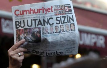 Συνελήφθη και ο... καφετζής της εφημερίδας Cumhuriyet για προσβολή του Ερντογάν - Φωτογραφία 1