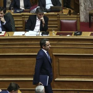 Τσακαλώτος προς Θεσμούς: Αν δεν πιάσουμε τους στόχους, θα κόψουμε συντάξεις - Φωτογραφία 2