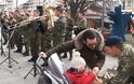 Χριστουγεννιάτικες μελωδίες από την 9η ταξιαρχία στην κεντρική πλατεία των Γρεβενών – VIDEO