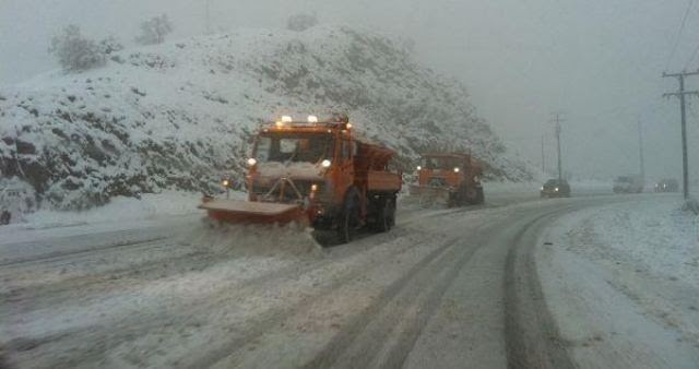 Φθιώτιδα: Έντονη χιονόπτωση στην εθνική οδό - Απαγορευτικό για φορτηγά - Φωτογραφία 1