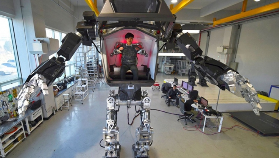 Το πρώτο επανδρωμένο ρομπότ είναι γεγονός - Ο δημιουργός του Ρόμποκοπ στην ομάδα σχεδιασμού - Φωτογραφία 1