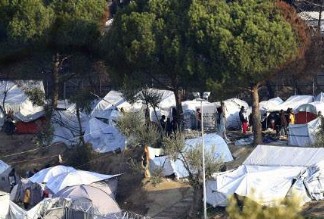 Σχεδόν 11.000 οι εγκλωβισμένοι πρόσφυγες στα νησιά του βορείου Αιγαίου - Φωτογραφία 1