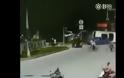 ΣΟΚΑΡΙΣΤΙΚΗ καραμπόλα: Φορτηγό σκόρπισε τον ΘΑΝΑΤΟ... [video]