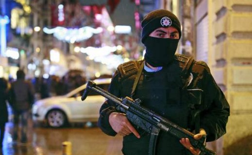 «Θωρακισμένη» η Ευρώπη υποδέχεται την Πρωτοχρονιά -Χιλιάδες αστυνομικοί στους δρόμους - Φωτογραφία 1